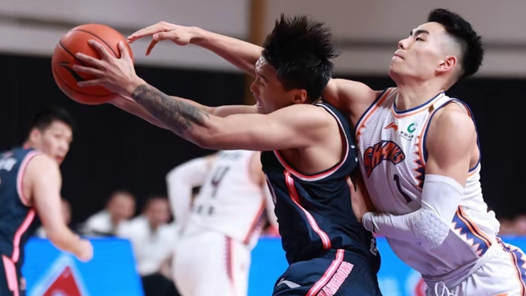 91比88險(xiǎn)勝廣廈隊(duì) CBA總決賽上海隊(duì)取得兩連勝