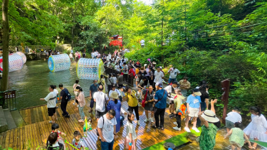 乘“熱”而上，擦亮夏日消費新底色