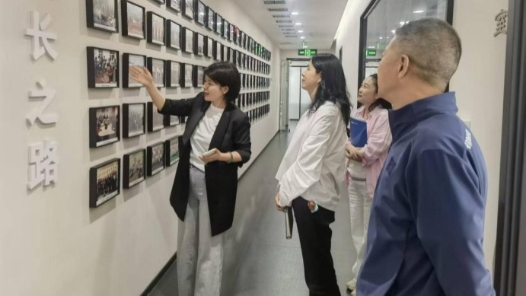 送來政策企業(yè)暖 優(yōu)化服務(wù)促發(fā)展
