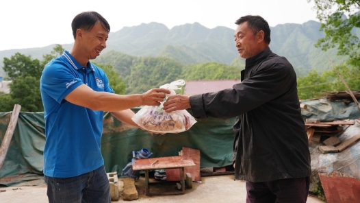 全國“十佳快遞員”張騫，大山深處的“擺渡人”